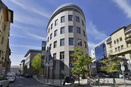 Kiadó üzlethelyiség utcai bejáratos, Budapest, II. kerület 302 m² 2.42 M Ft/hó + Áfa