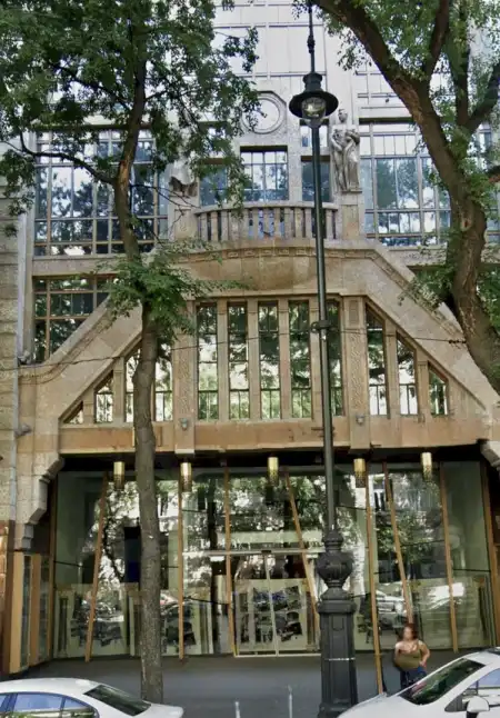 Kiadó üzlethelyiség utcai bejáratos, Budapest, VI. kerület 1563 m² 11.08 M Ft/hó + Áfa